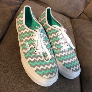 Brand New Light Blue Zigzag Vans! Mens:5 Girls:6.5
